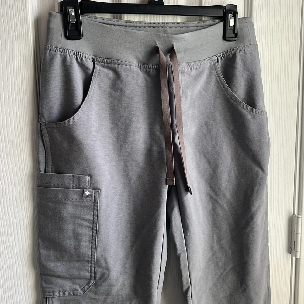 Figs Kade Cargo Scrub Pants - Picture 2 of 8